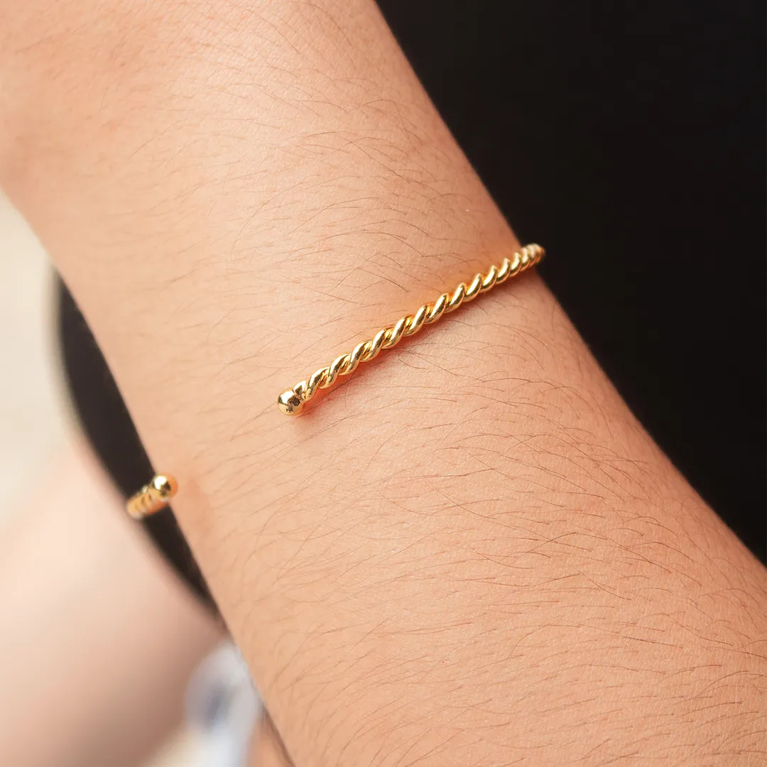 BRACELETE TORCIDO COM BOLINHAS BRACELETE TORCIDO COM BOLINHAS